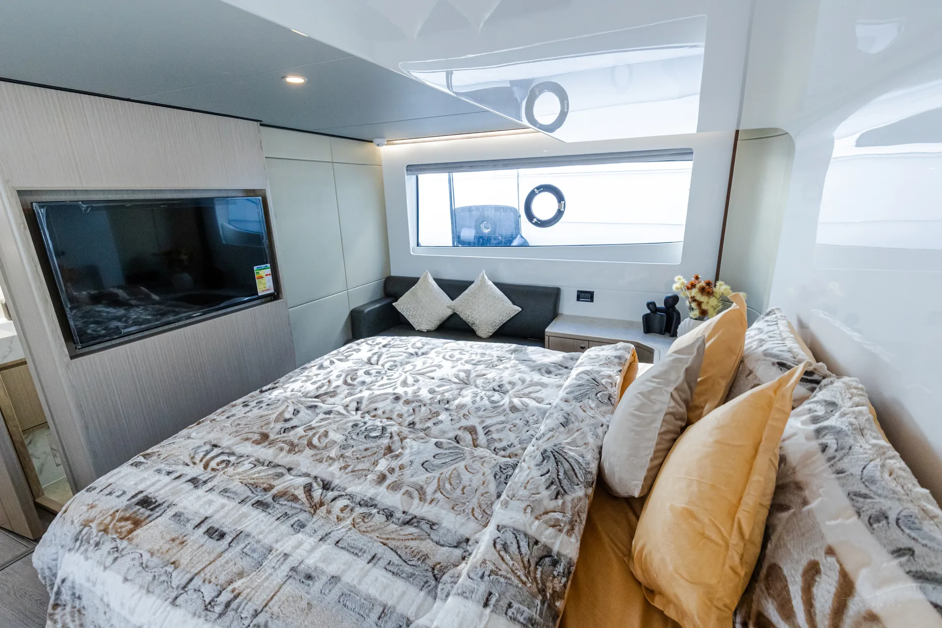 Bianco 56 master cabin