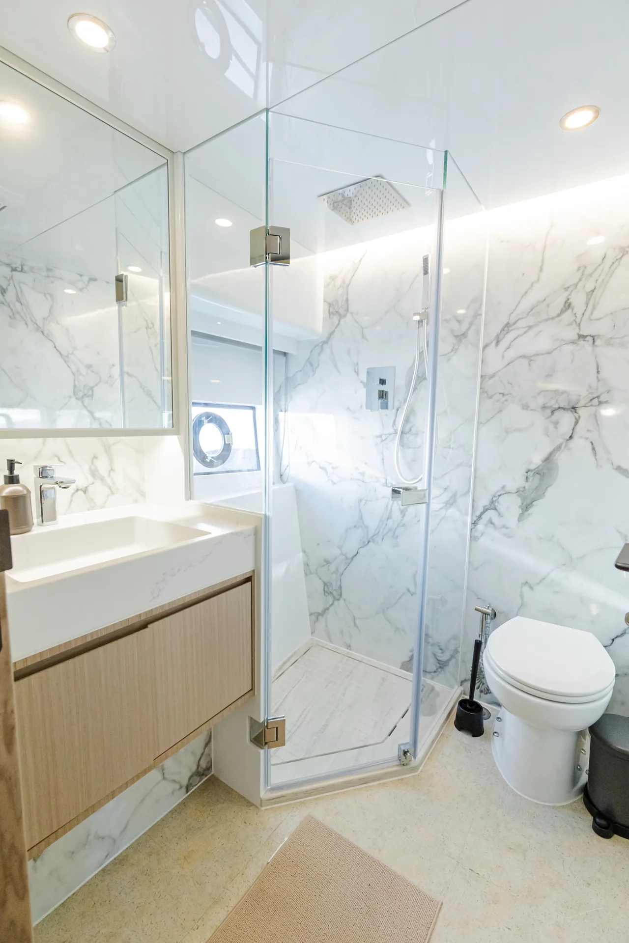 Bianco 56 marble en-suite bathroom