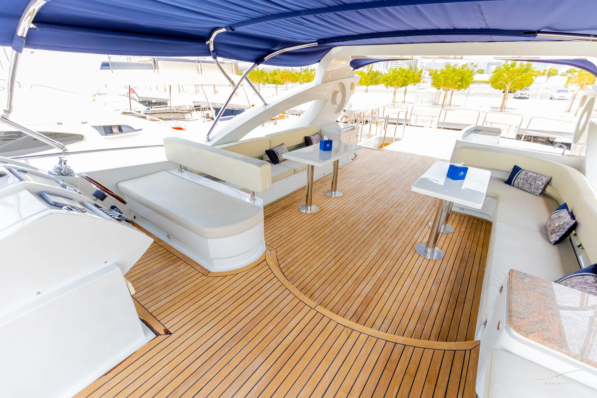 Rosso 110 flybridge helm and side bench