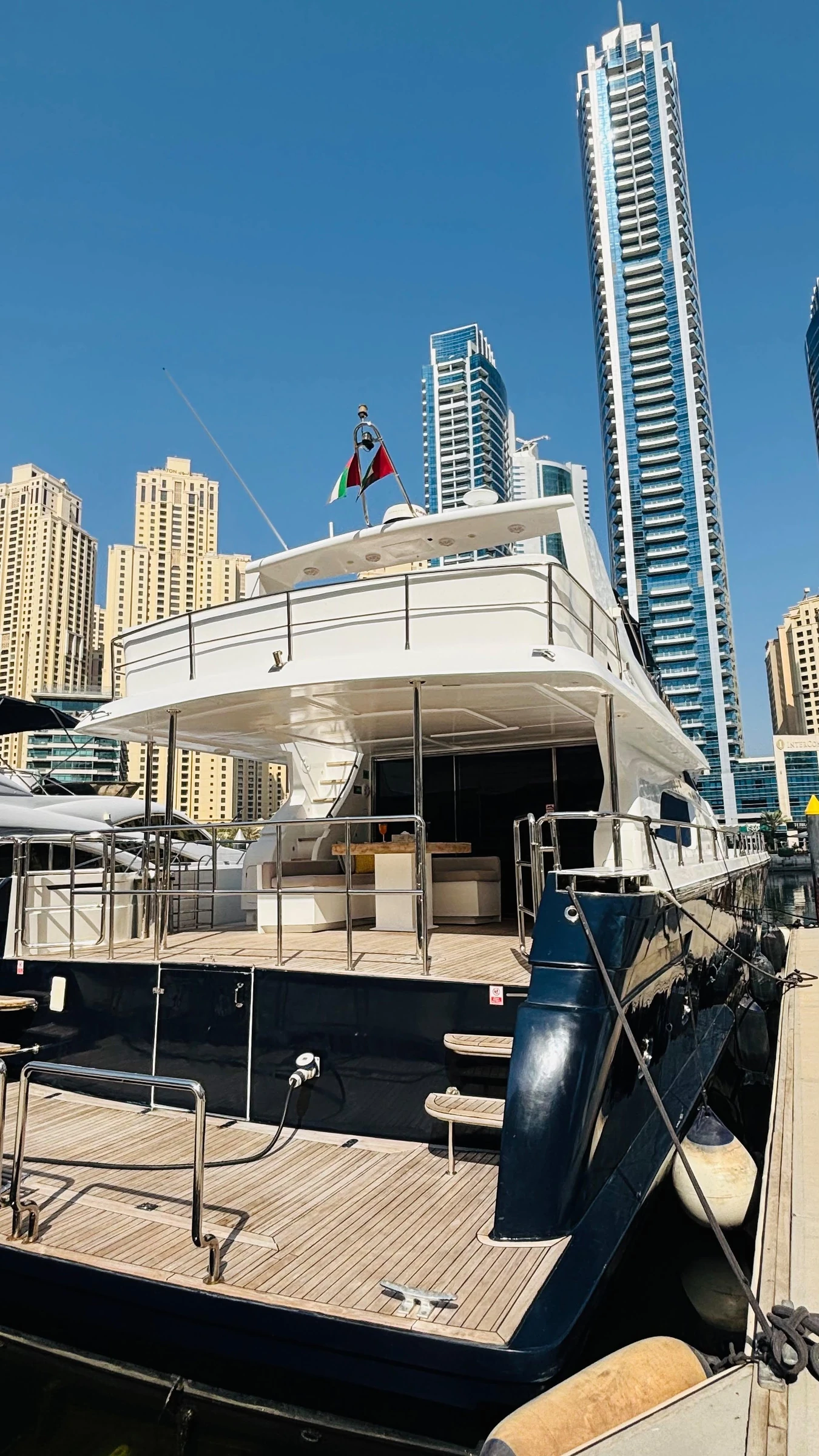 80 feet yacht rental Dubai stern and swim platform at the marina.