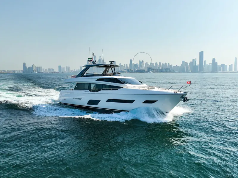 Marinova Bella 78，78 英尺游艇，可容纳 20 人，从迪拜 Dubai Harbour 出发。