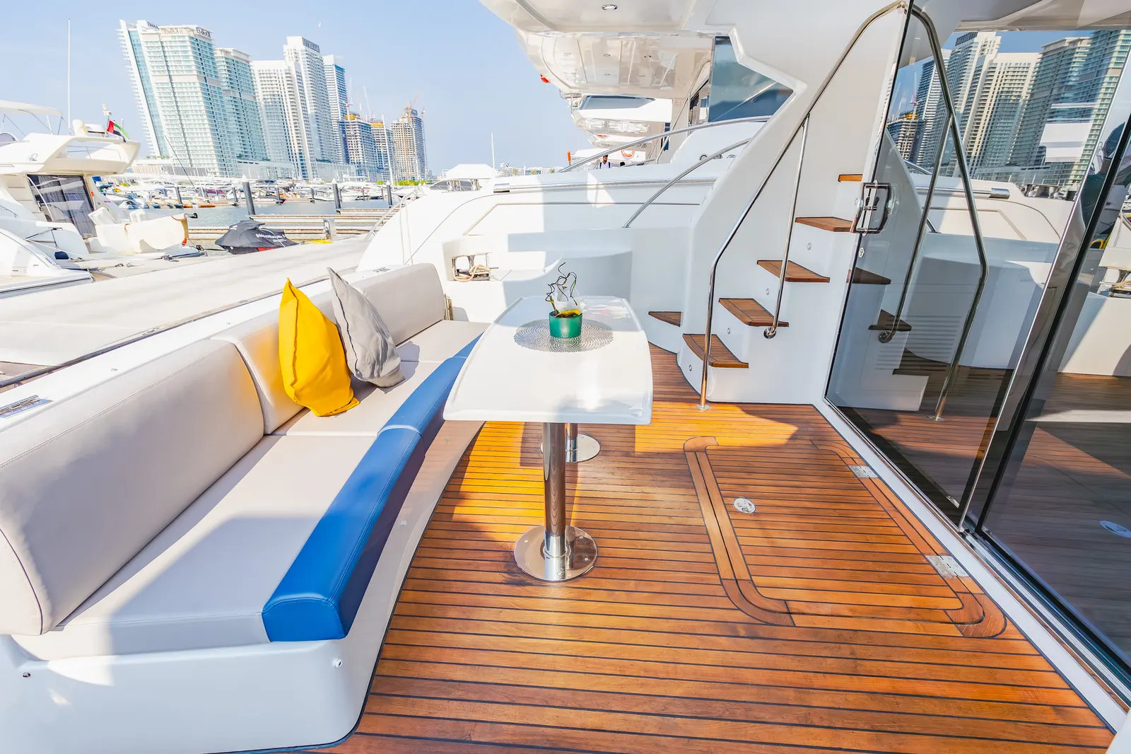 Classic 52 aft deck