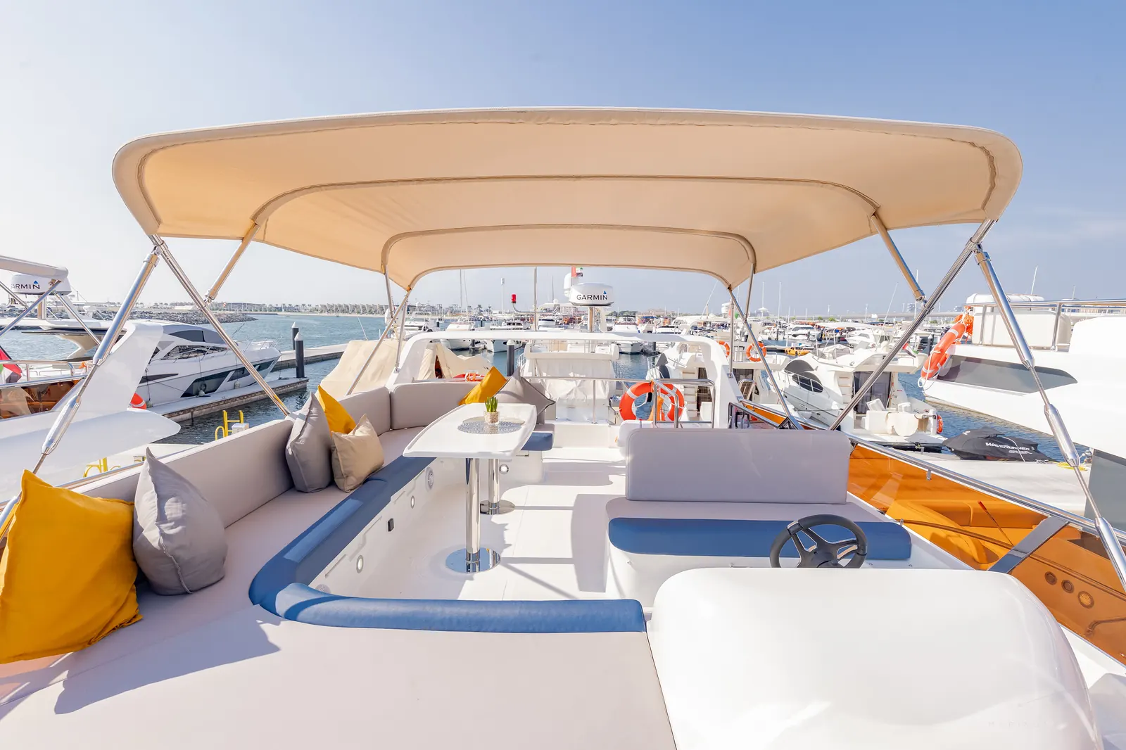 Classic 52 flybridge lounge