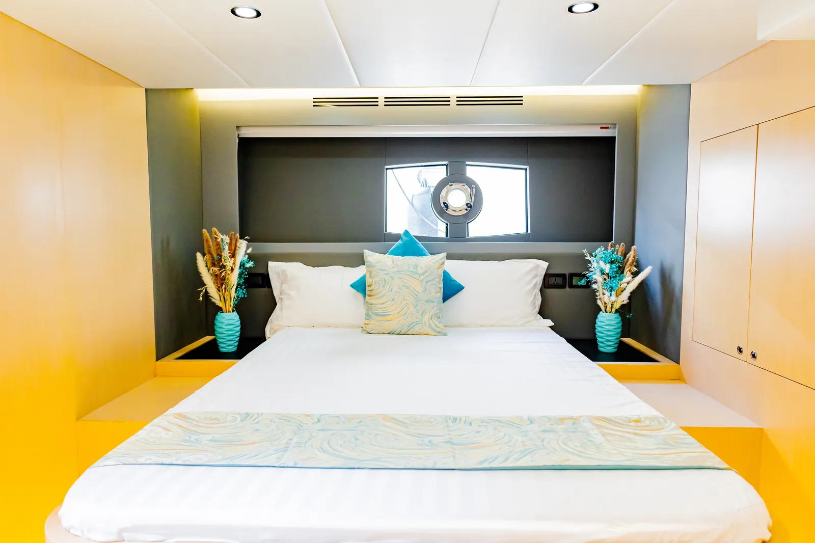Classic 52 forward cabin
