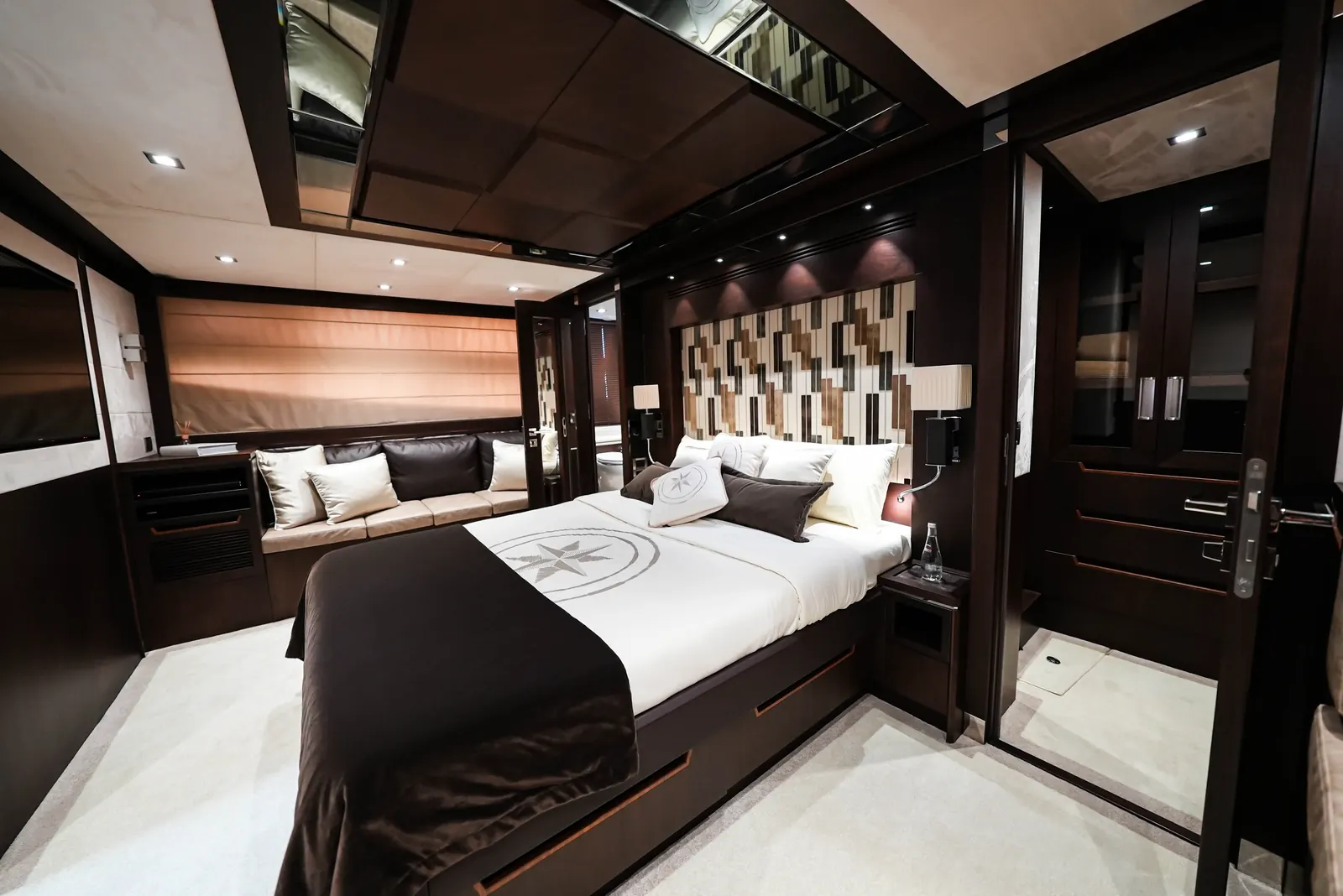Crystal 78 master cabin