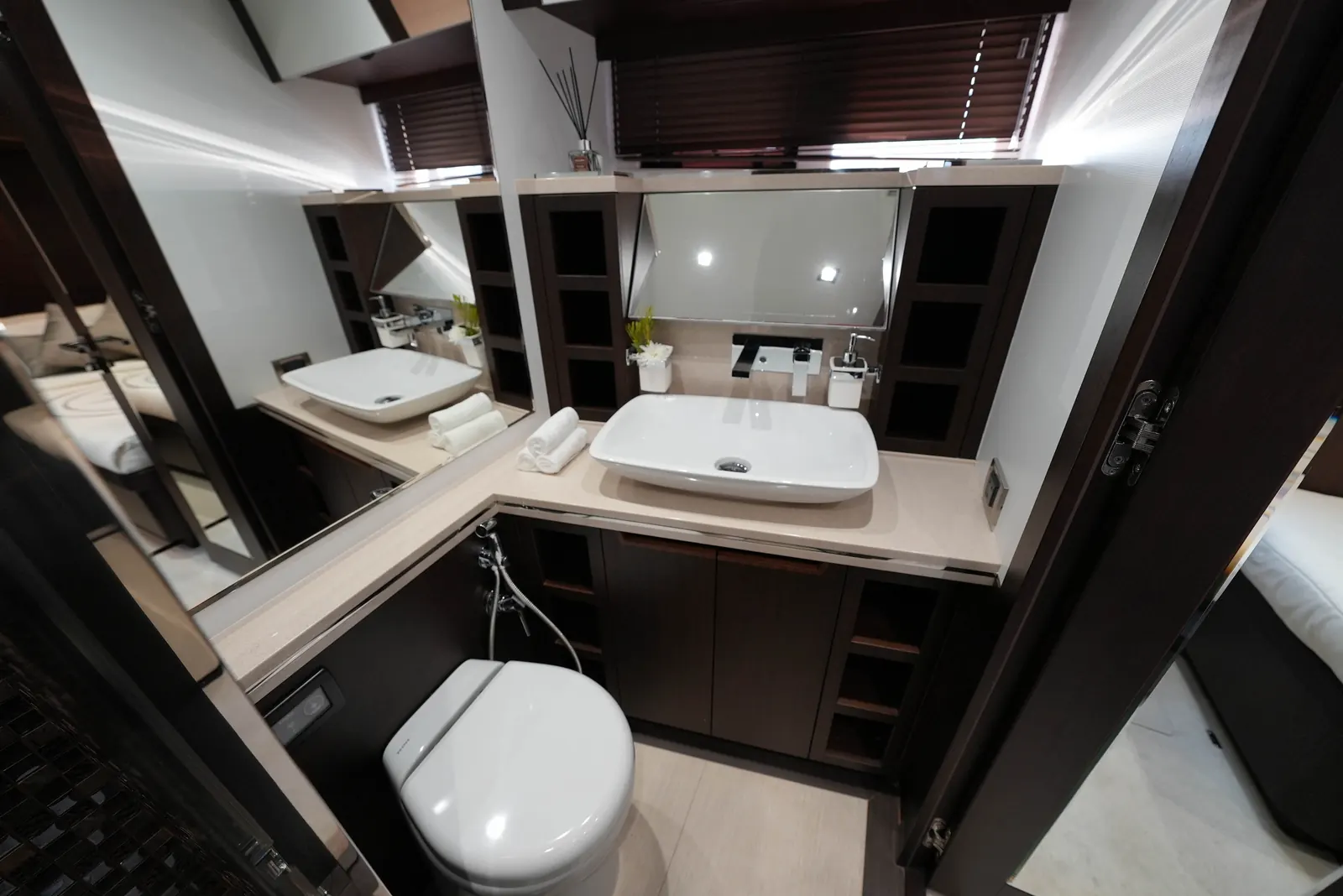Crystal 78 en-suite bathroom