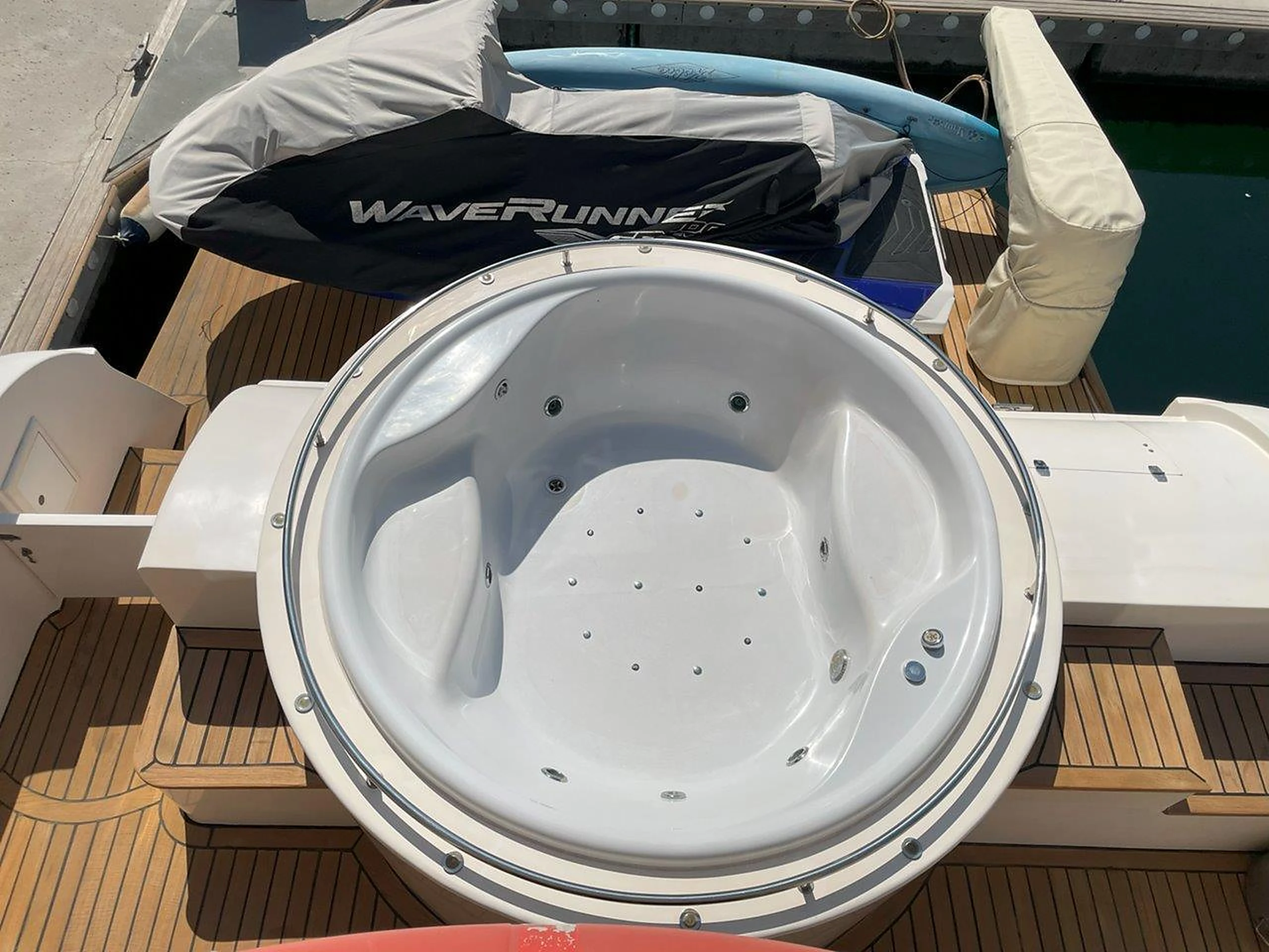 68 feet yacht rental Dubai close view of the aft deck jacuzzi on Eternity