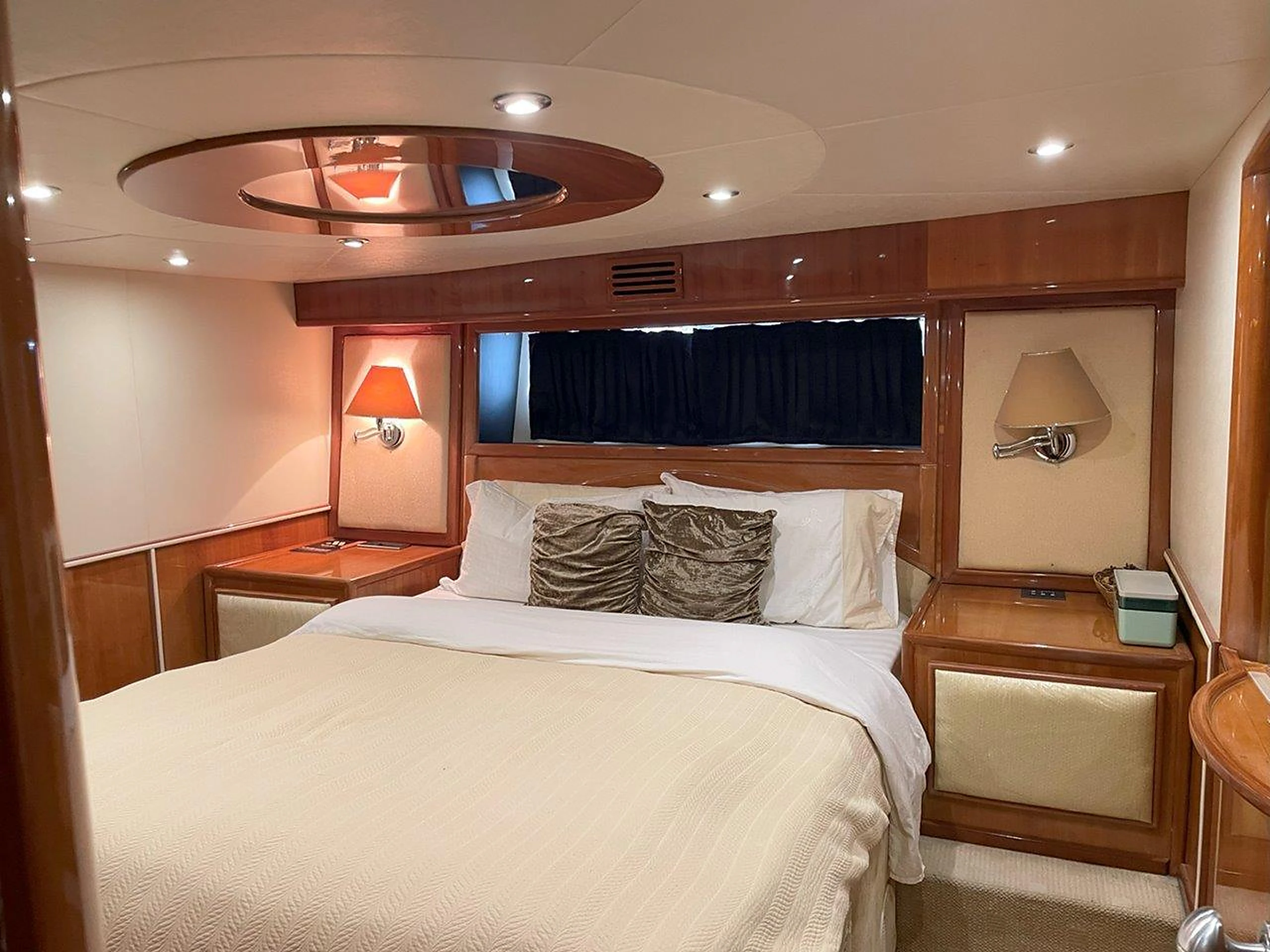 68 feet yacht rental Dubai master cabin aboard Eternity