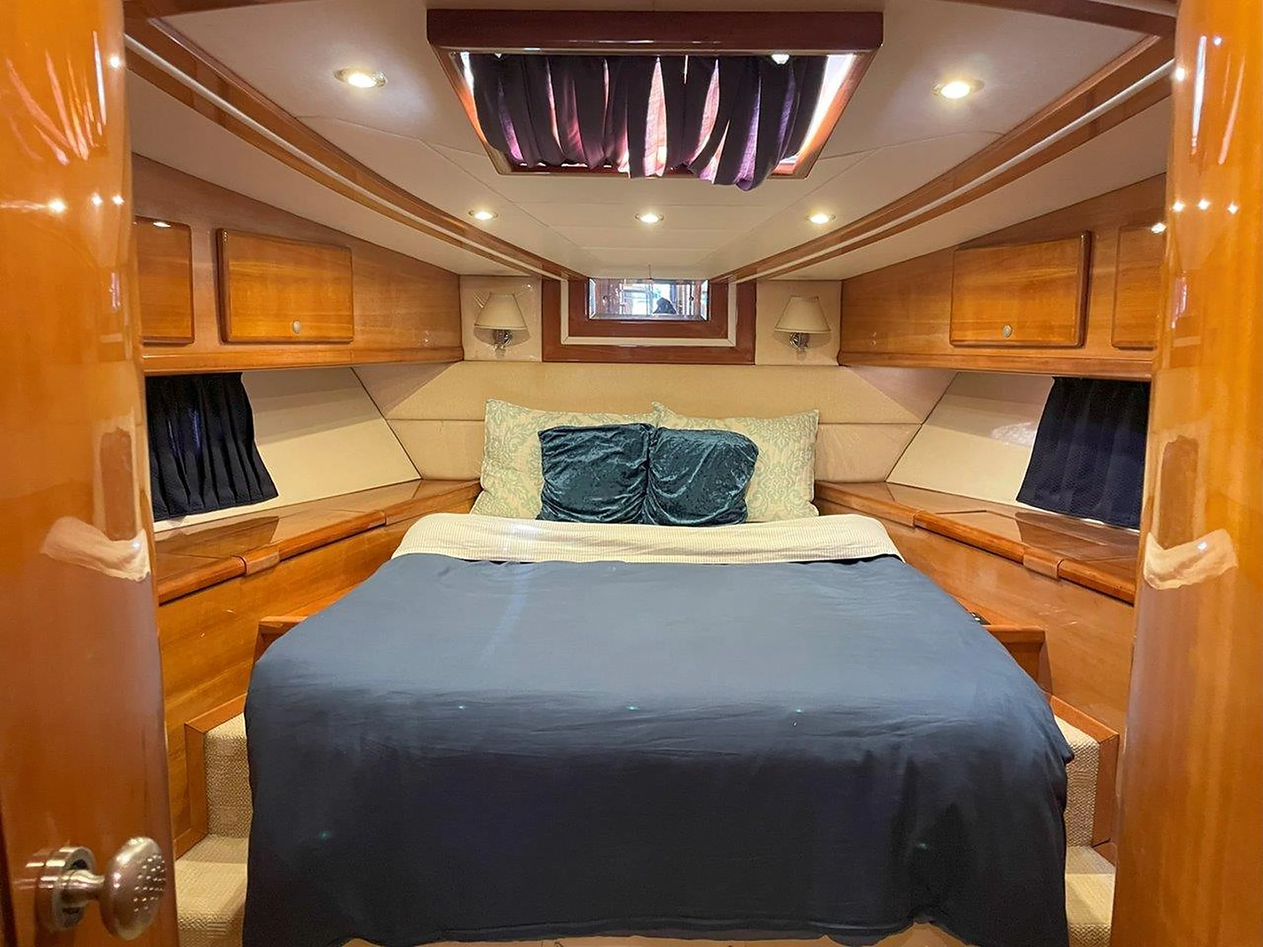 68 feet yacht rental Dubai guest cabin aboard Eternity