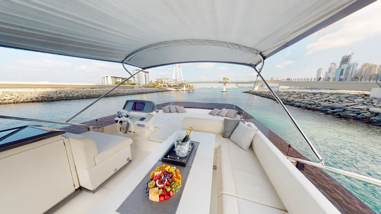 Ferretti 67 flybridge lounge