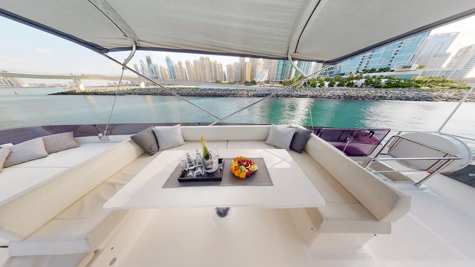 Ferretti 67 flybridge dining