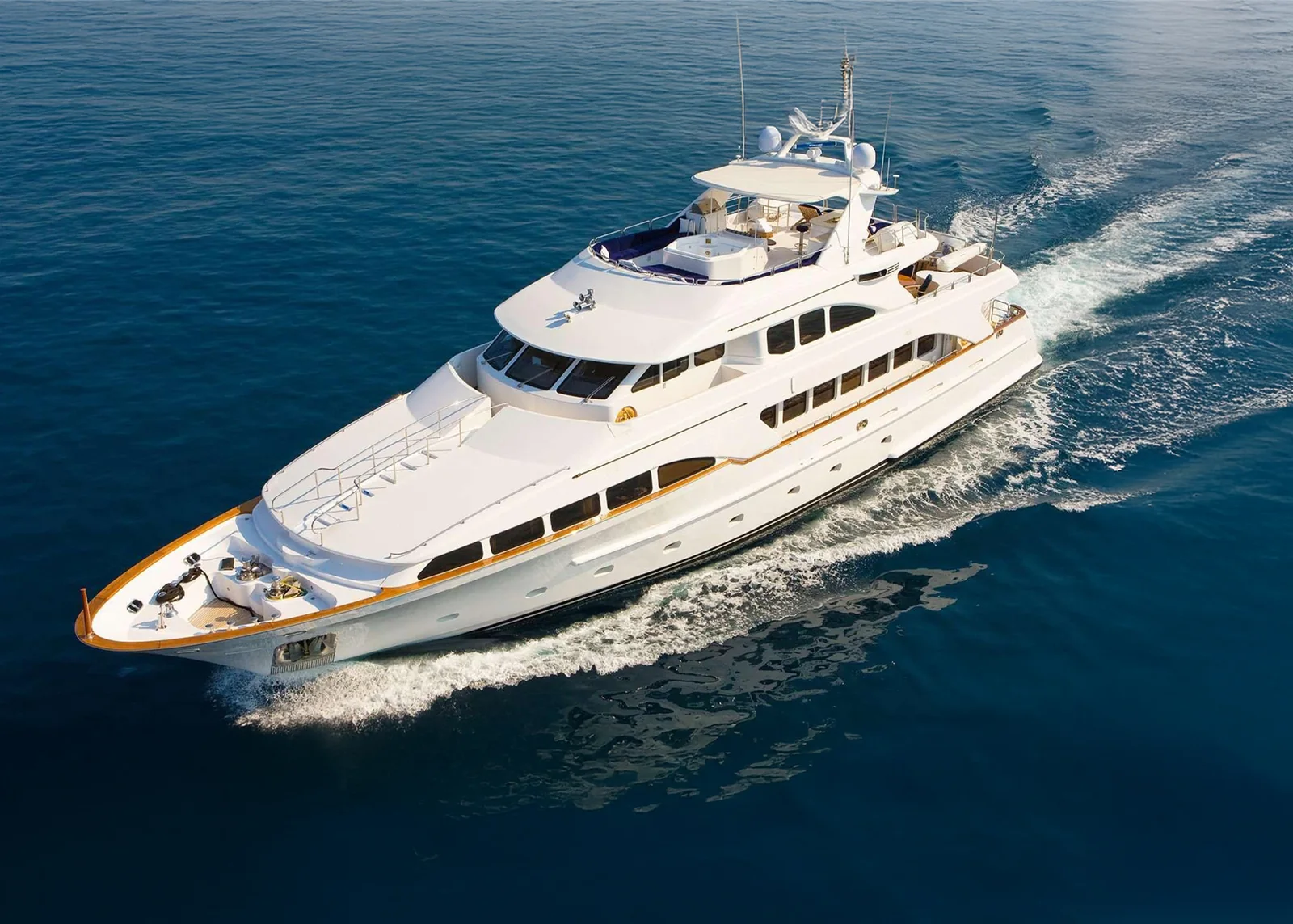 Gallus 115 cruising exterior profile