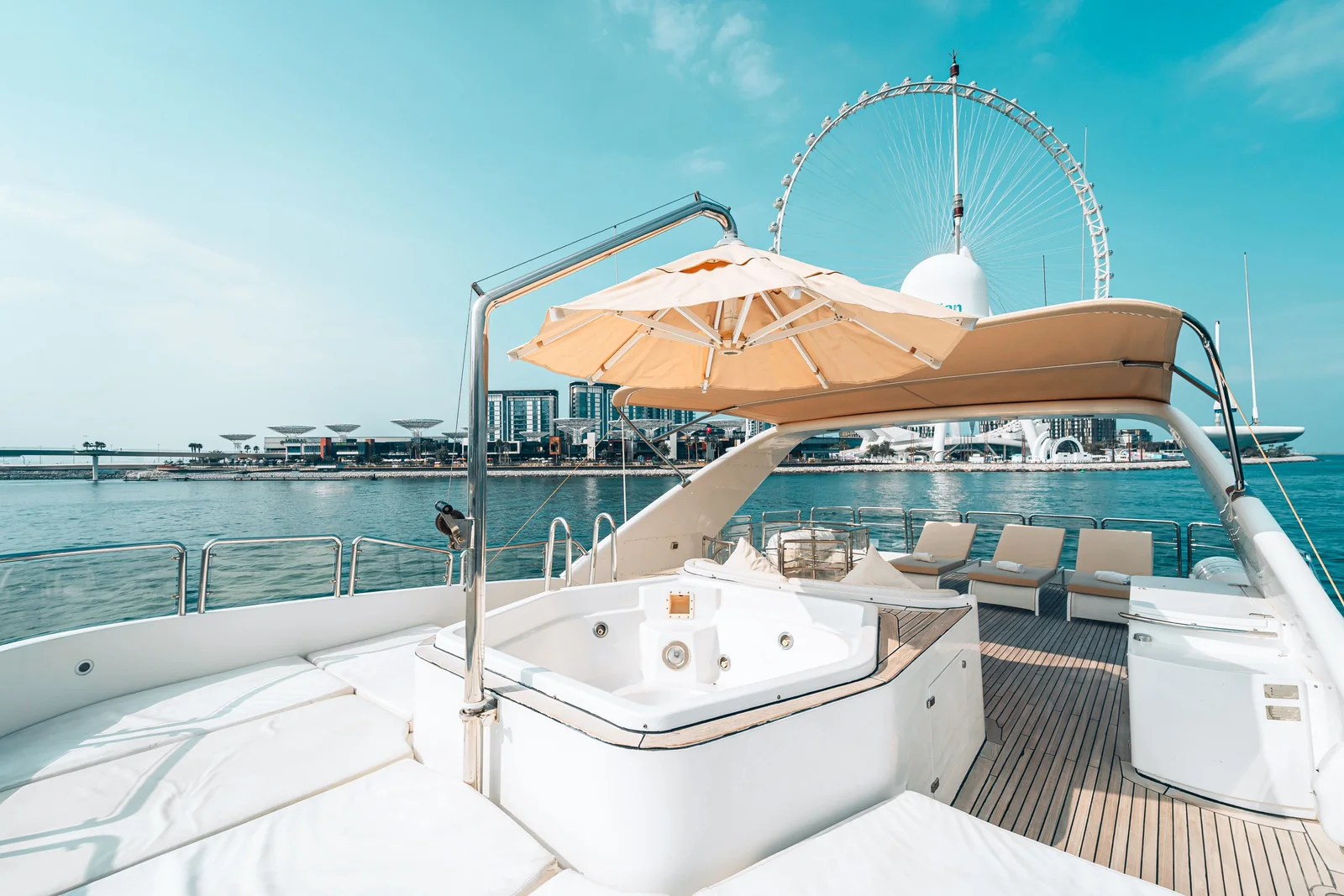 Gallus 115 aft deck lounge