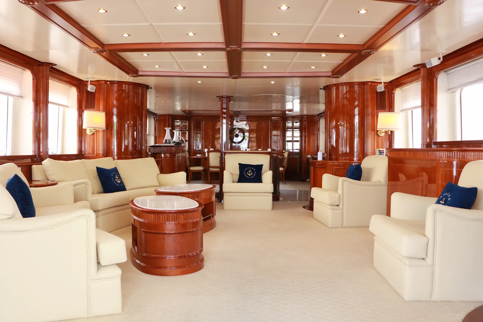 Gallus 115 main saloon