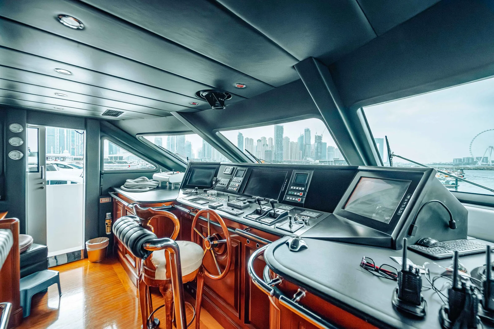 Gallus 115 wheelhouse and bridge