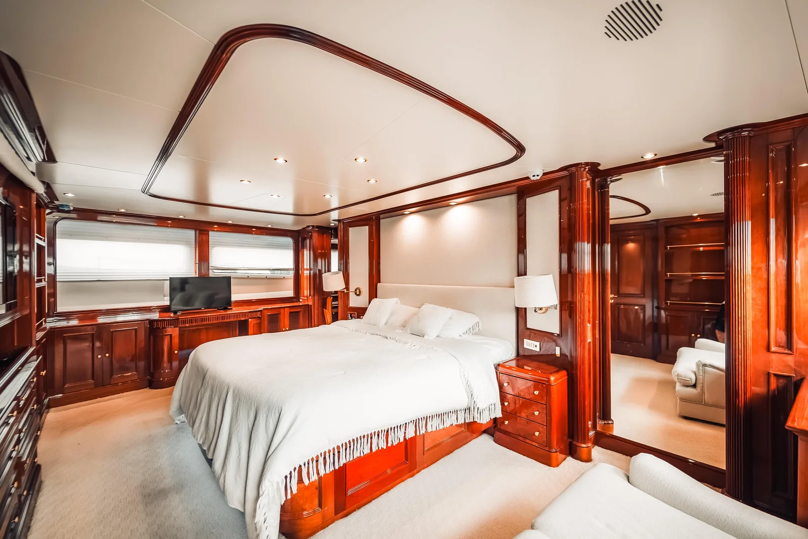 Gallus 115 master cabin