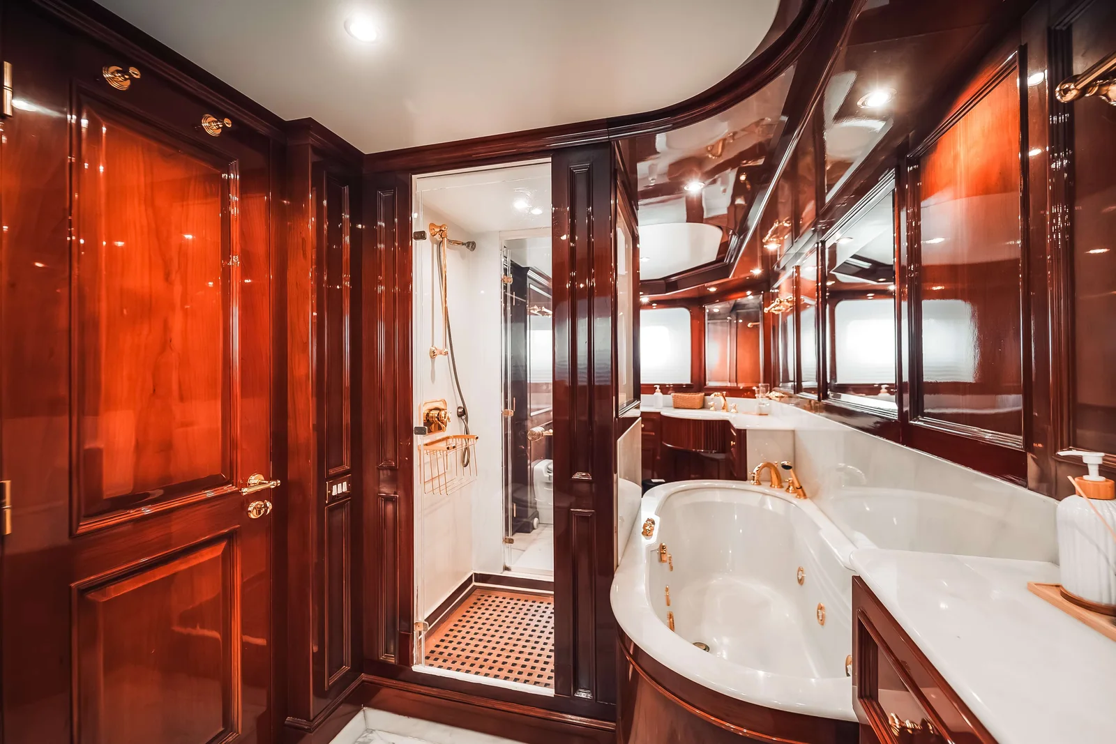 Gallus 115 ensuite bathroom