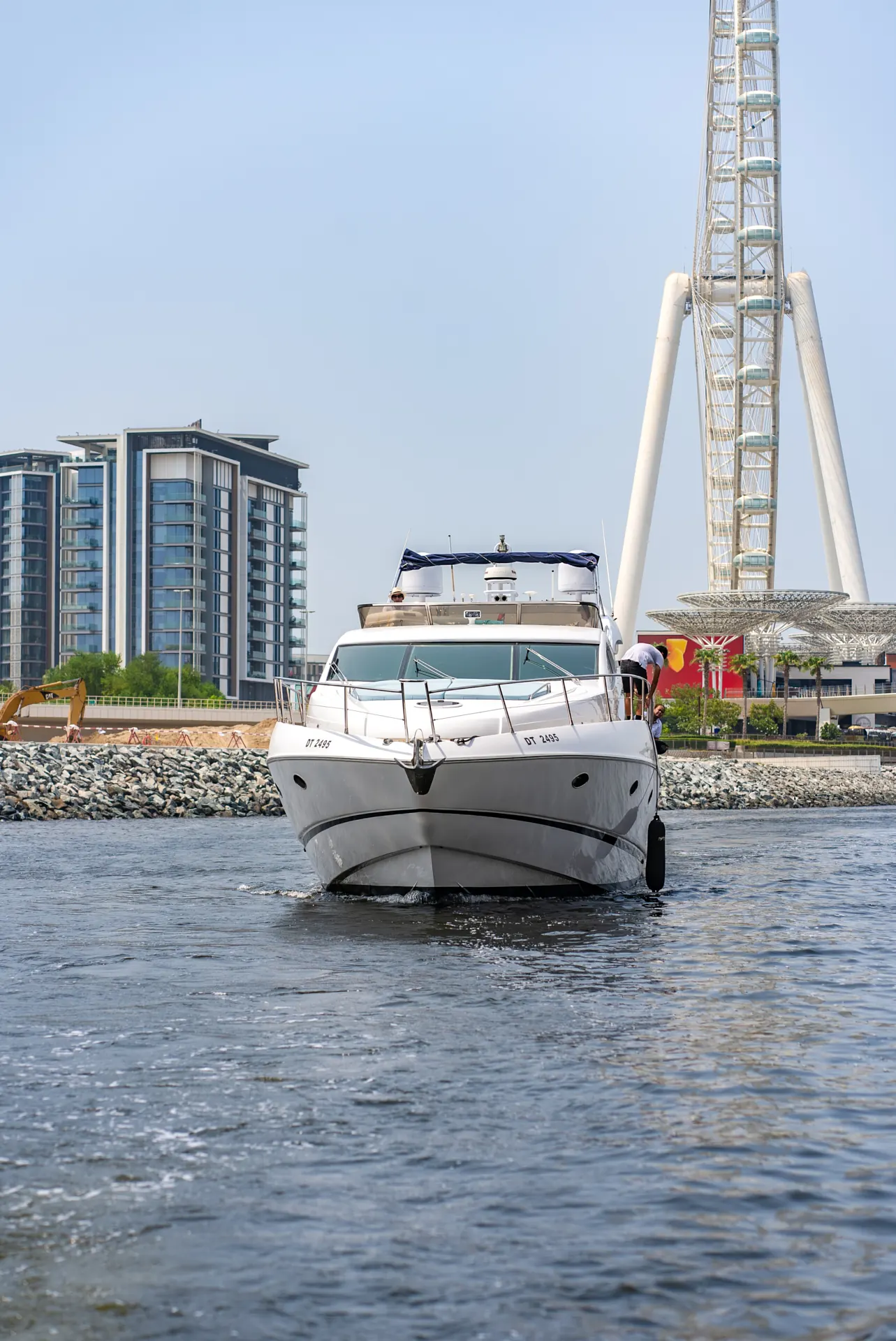 Java 64 bow with Dubai skyline