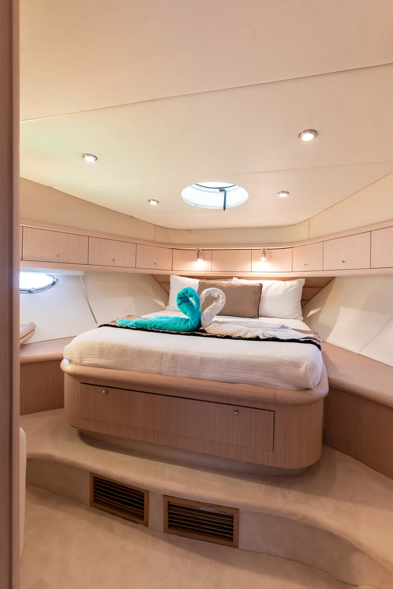 Java 64 VIP cabin