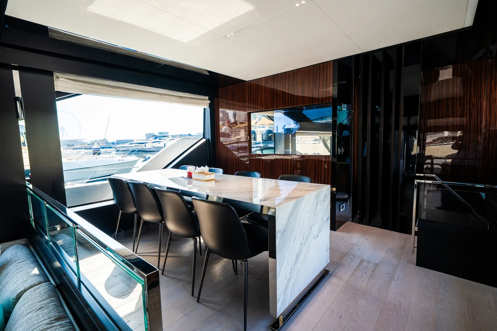 Riva 82 saloon dining