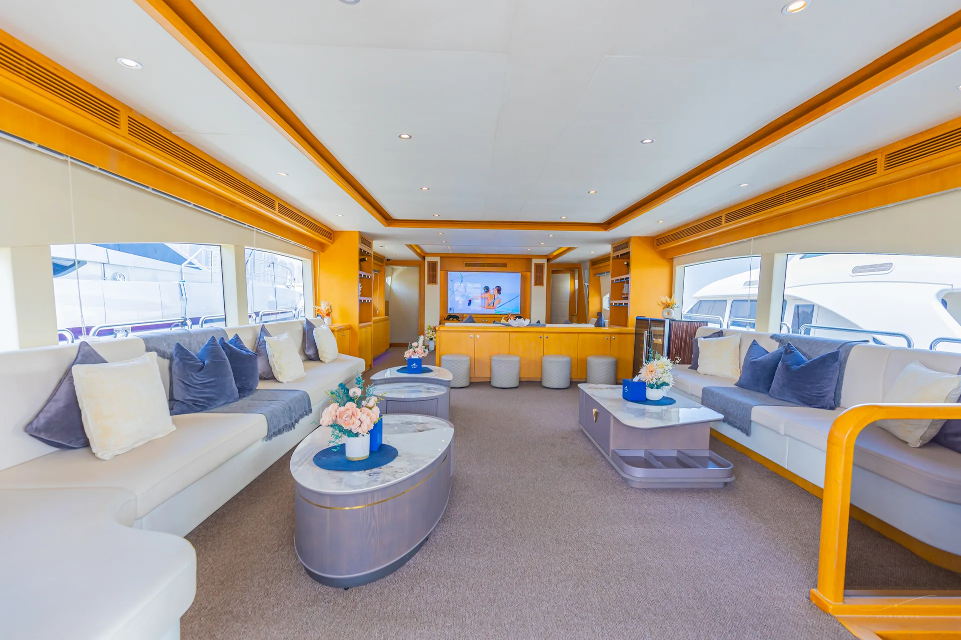 Rosso 110 main saloon with twin lounge zones