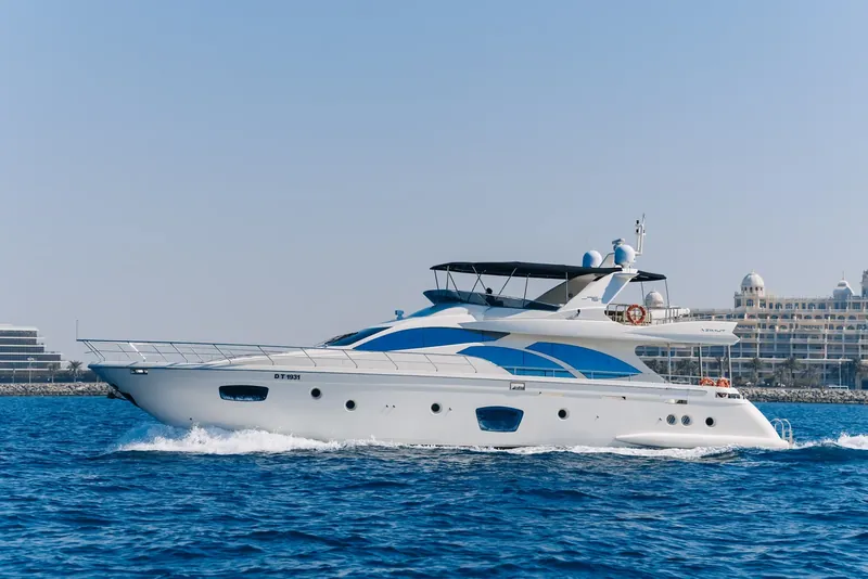 Marinova Viktoria 75，75 英尺游艇，可容纳 40 人，从迪拜 Dubai Harbour 出发。