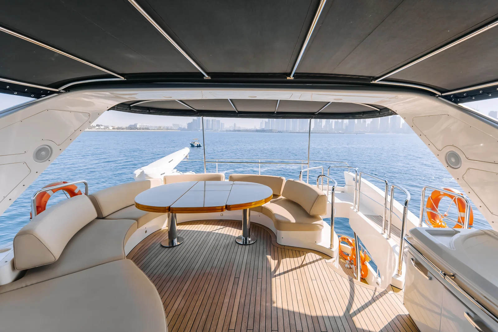 Viktoria 75 flybridge seating