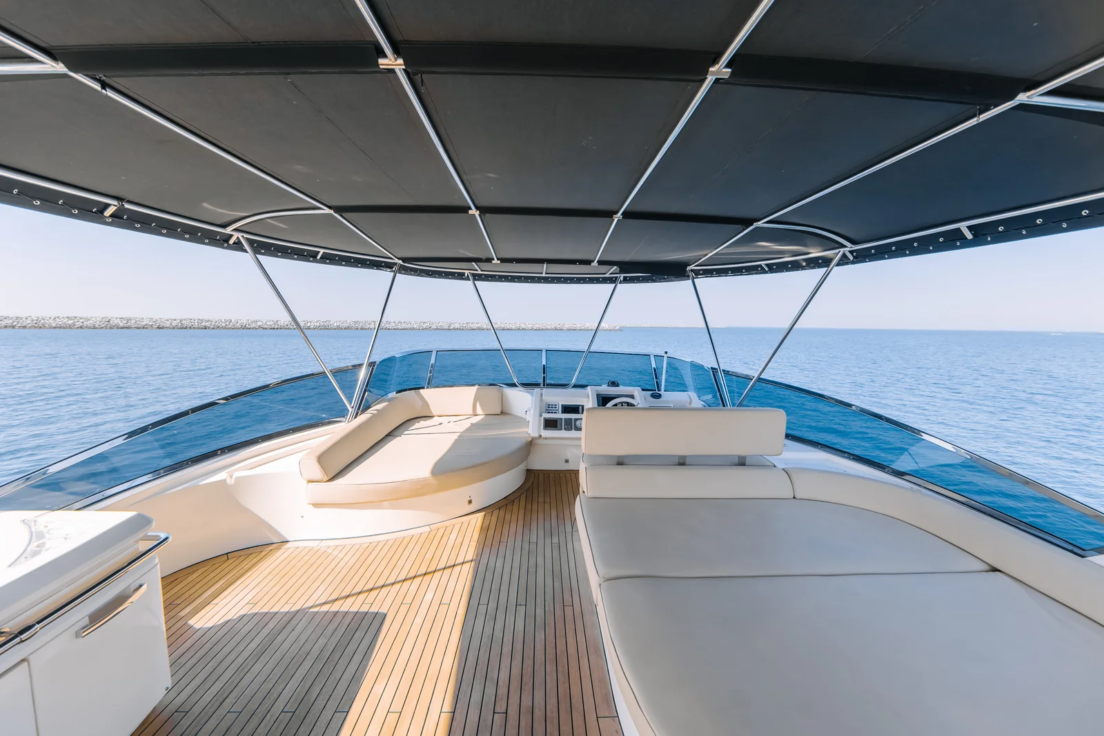 Viktoria 75 bow sundeck