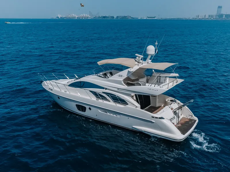 Marinova White Pearl 55，55 英尺游艇，可容纳 20 人，从迪拜 Dubai Marina 出发。