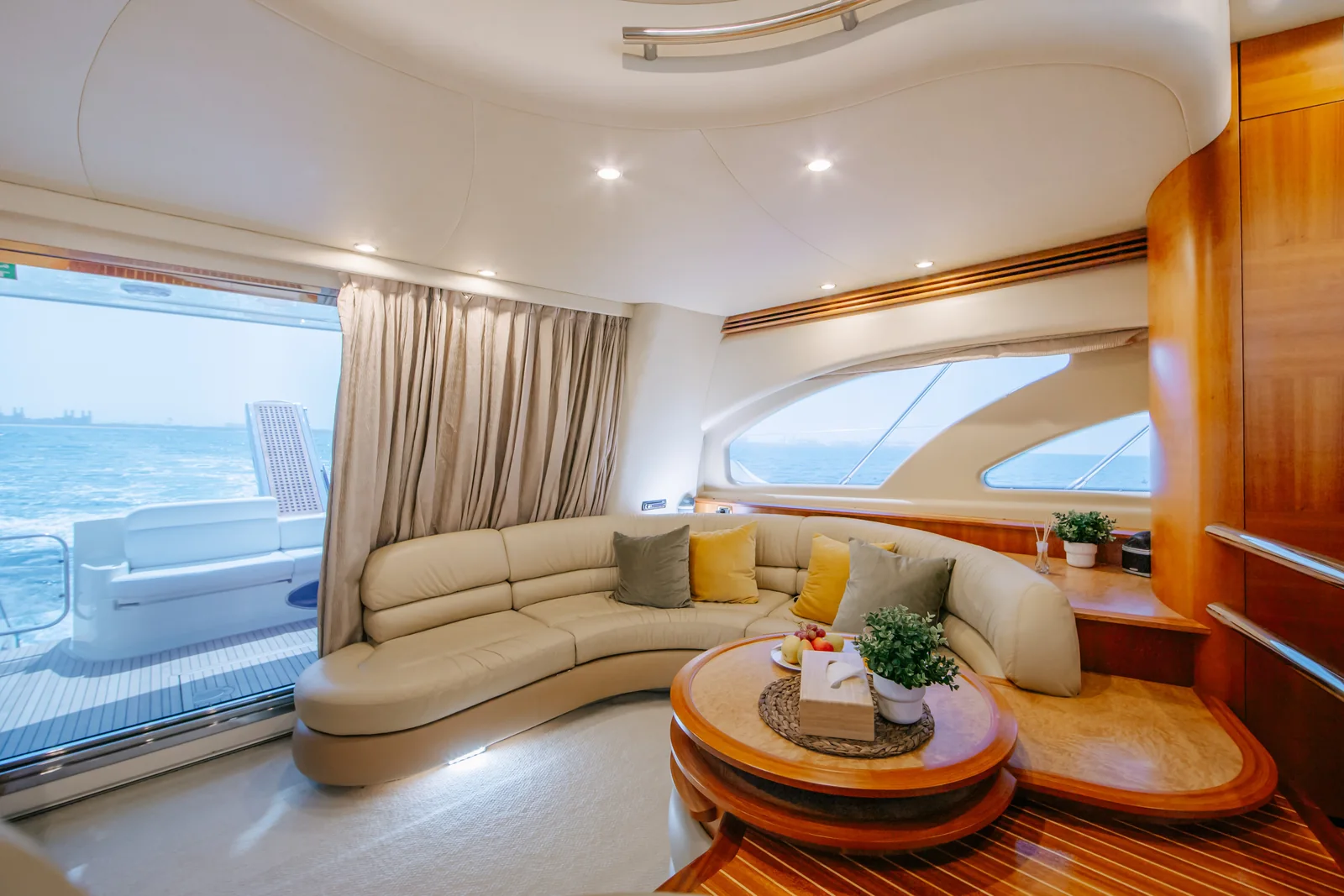 White Pearl 55 main saloon