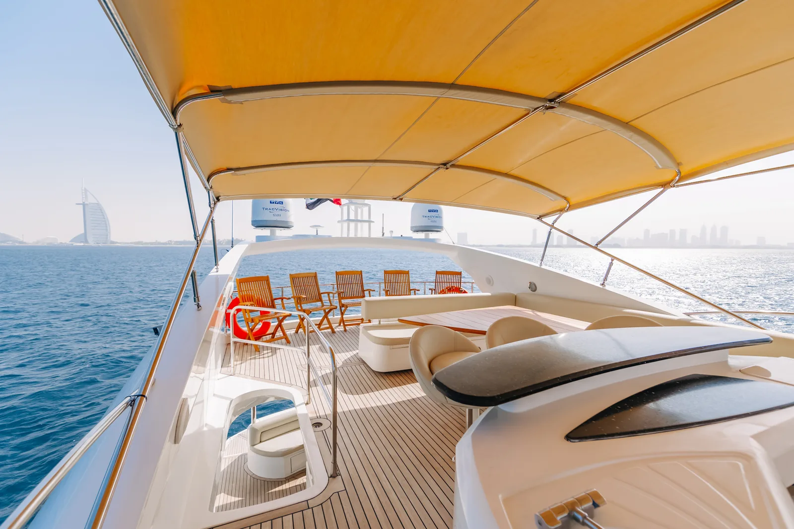Why Not 82 flybridge sundeck